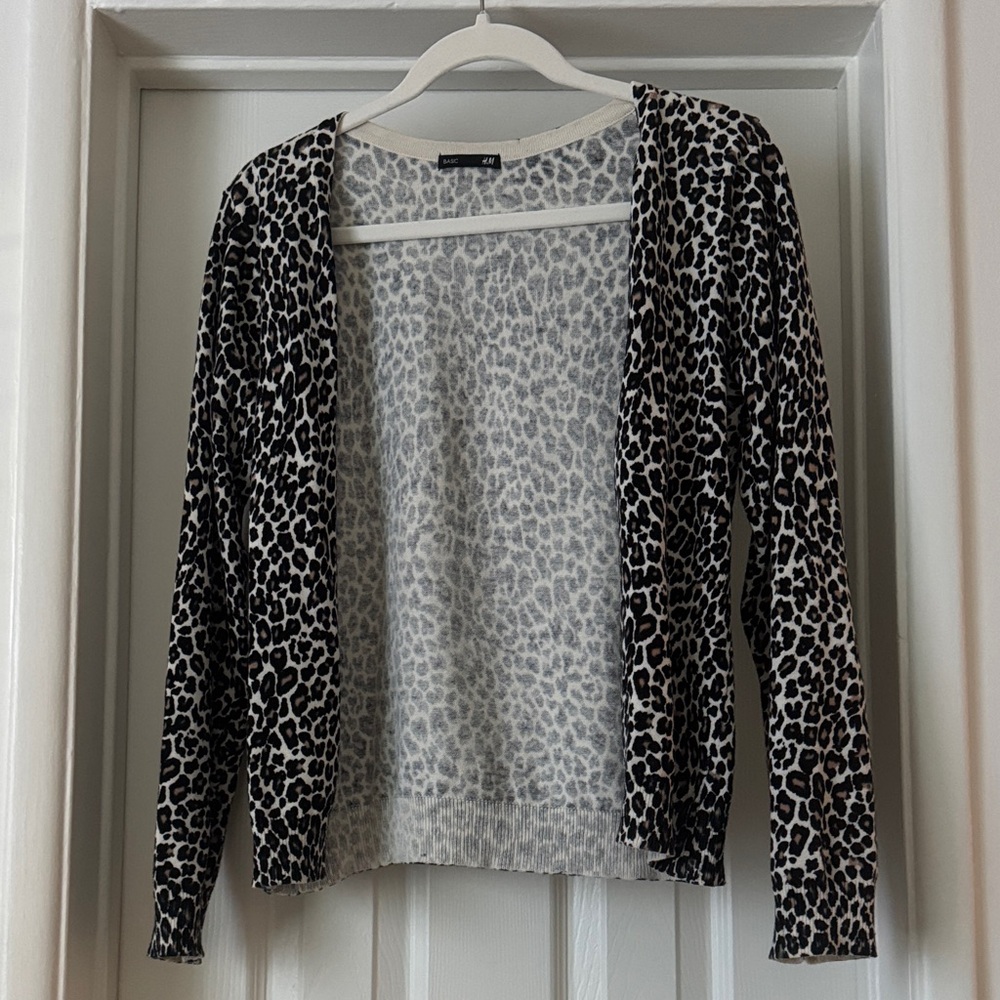 H&M Cheetah Print Sweater, Size Small 🐾